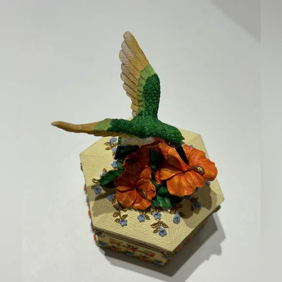 Hummingbird Floral Trinket Box - Picture 7 of 9